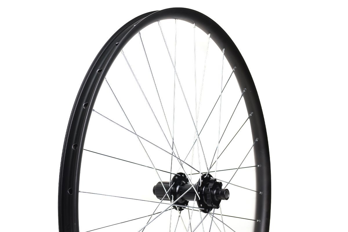Колесо 29"MTB заднее, под кассету на 9-10 передач, двойной обод Citron DP-27 29" 32H, втулка Solon DH909TR, 32H, Disc, 142*12мм, 2 промподшипника, крепление IS6,ось 12мм, цвет черный Колесо 29"MTB заднее, под кассету на 9-10 передач, двойной обод Citron DP-27 29" 32H, втулка Solon DH909TR, 32H, Disc, 142*12мм, 2 промподшипника, крепление IS6,ось 12мм, цвет черный