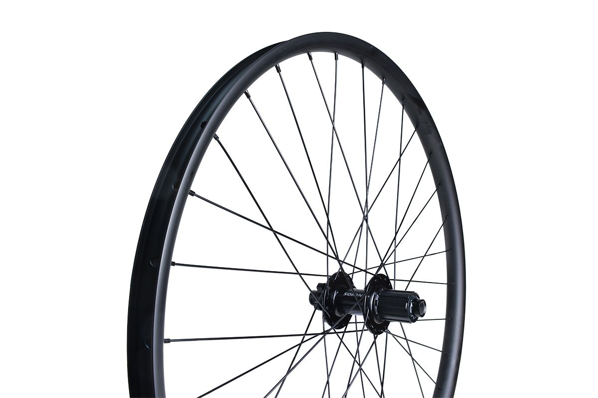 Колесо 27,5"MTB заднее под кассету на 9-10 передач, двойной обод Citron DP-27 27,5"32H, втулка Solon DH909TR 32H Disc, 142*12мм, 2 промподшипника, крепление IS6, черное Колесо 27,5"MTB заднее под кассету на 9-10 передач, двойной обод Citron DP-27 27,5"32H, втулка Solon DH909TR 32H Disc, 142*12мм, 2 промподшипника, крепление IS6, черное